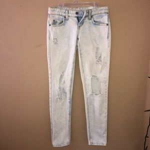 Light-washed distressed capri mom jeans